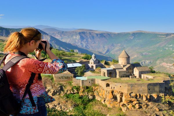 سفر با کوله‌پشتی به ارمنستان: چگونه با کمترین هزینه، بهترین تجربه را داشته باشیم؟